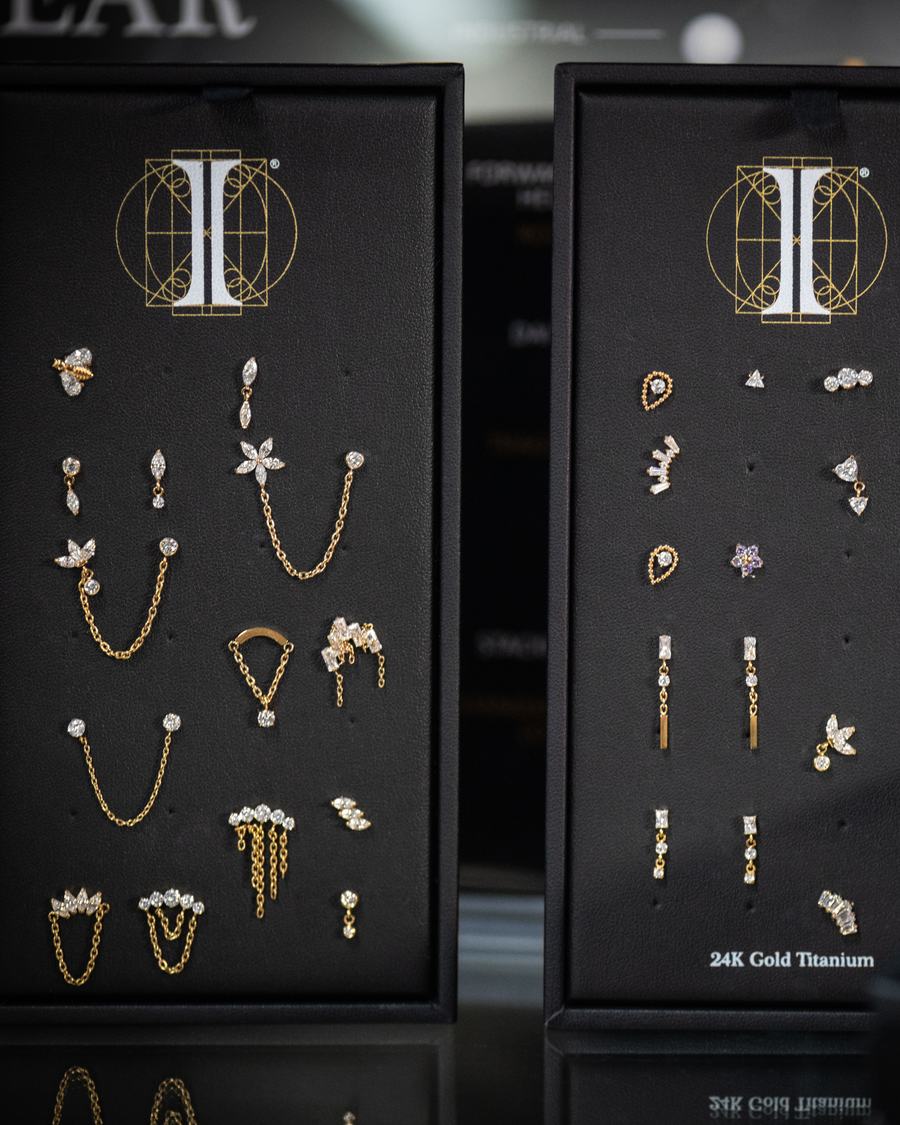 Présentoirs de bijoux de perçage 24K Gold Titanium vendus au studio