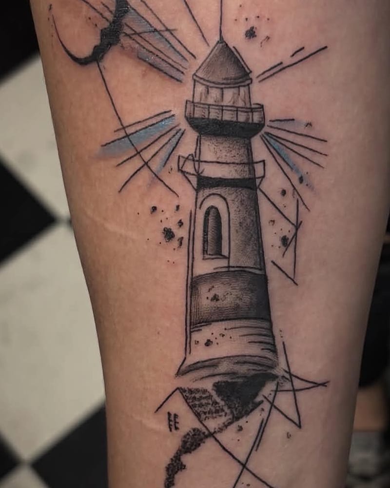 Phare et croissant de lune, traits géométriques et touches de bleu, sur l'avant-bras